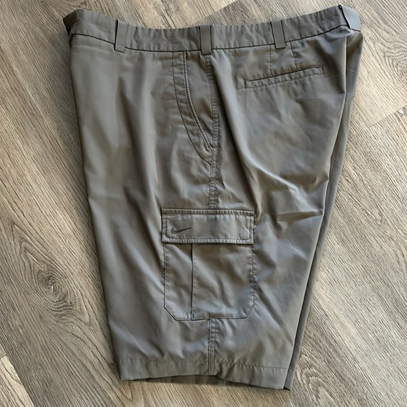 Nike Dri-Fit Men’s Golf cargo shorts, size 40, olive green. - Picture 3 of 5